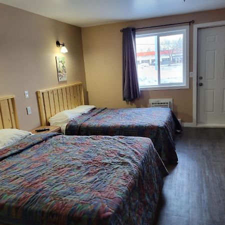 Lakewood Inn 100 Mile House 외부 사진