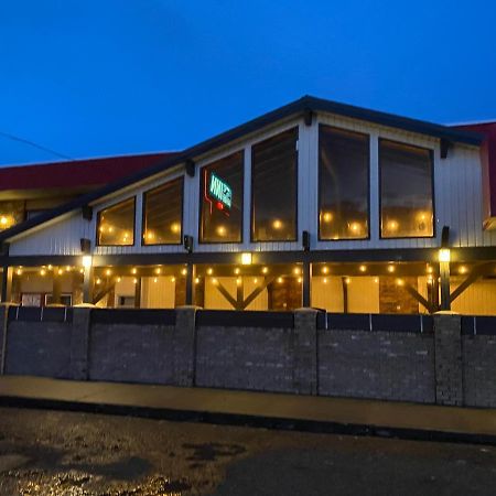 Lakewood Inn 100 Mile House 외부 사진