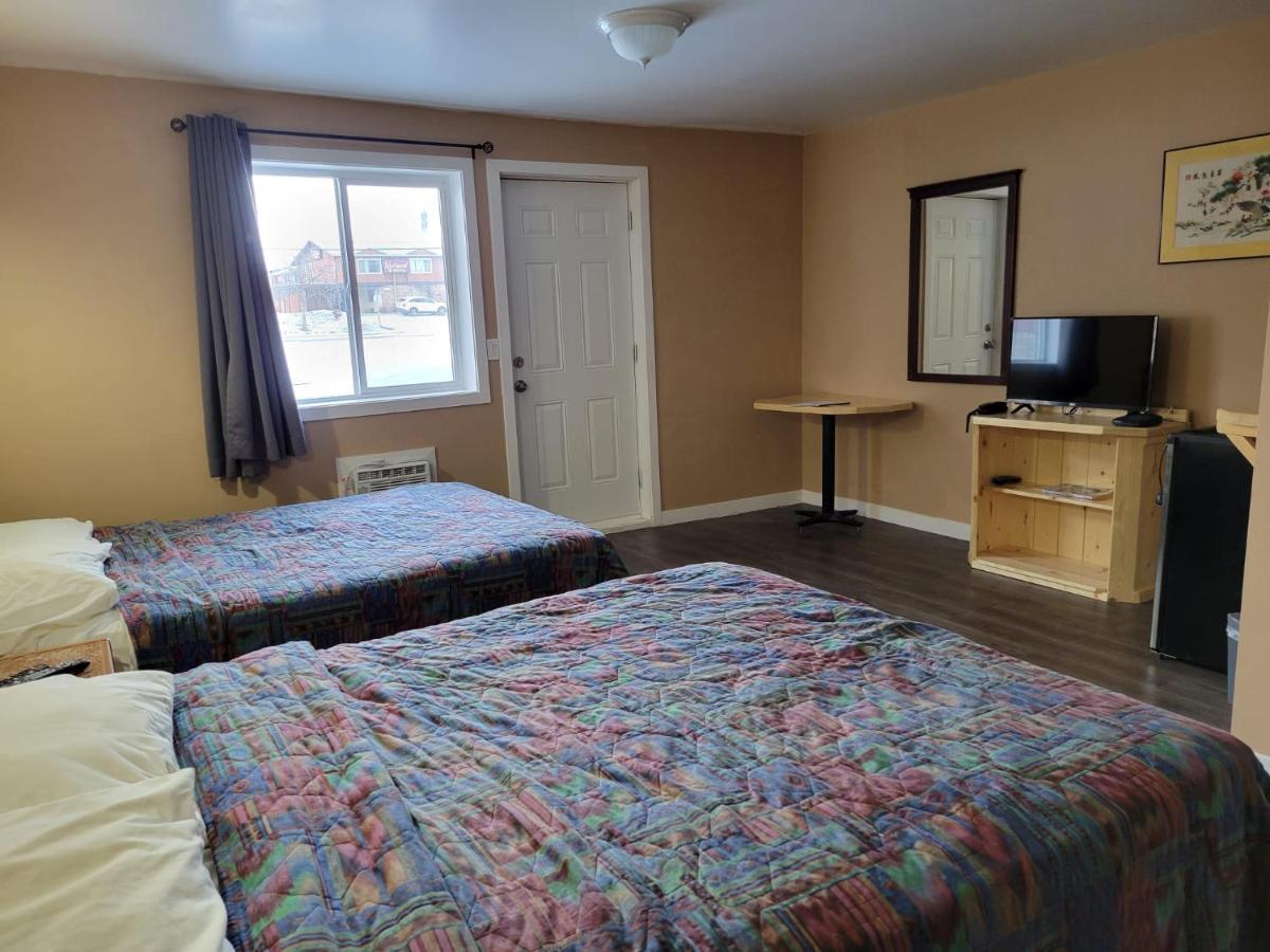 Lakewood Inn 100 Mile House 외부 사진
