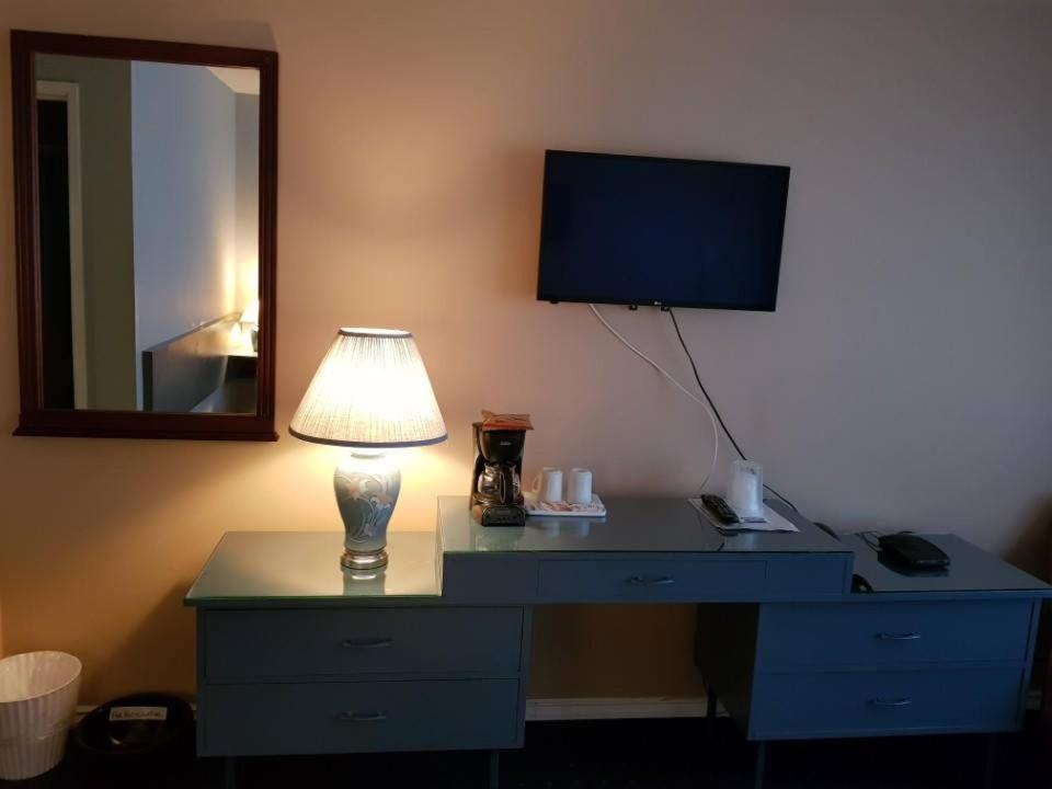 Lakewood Inn 100 Mile House 외부 사진