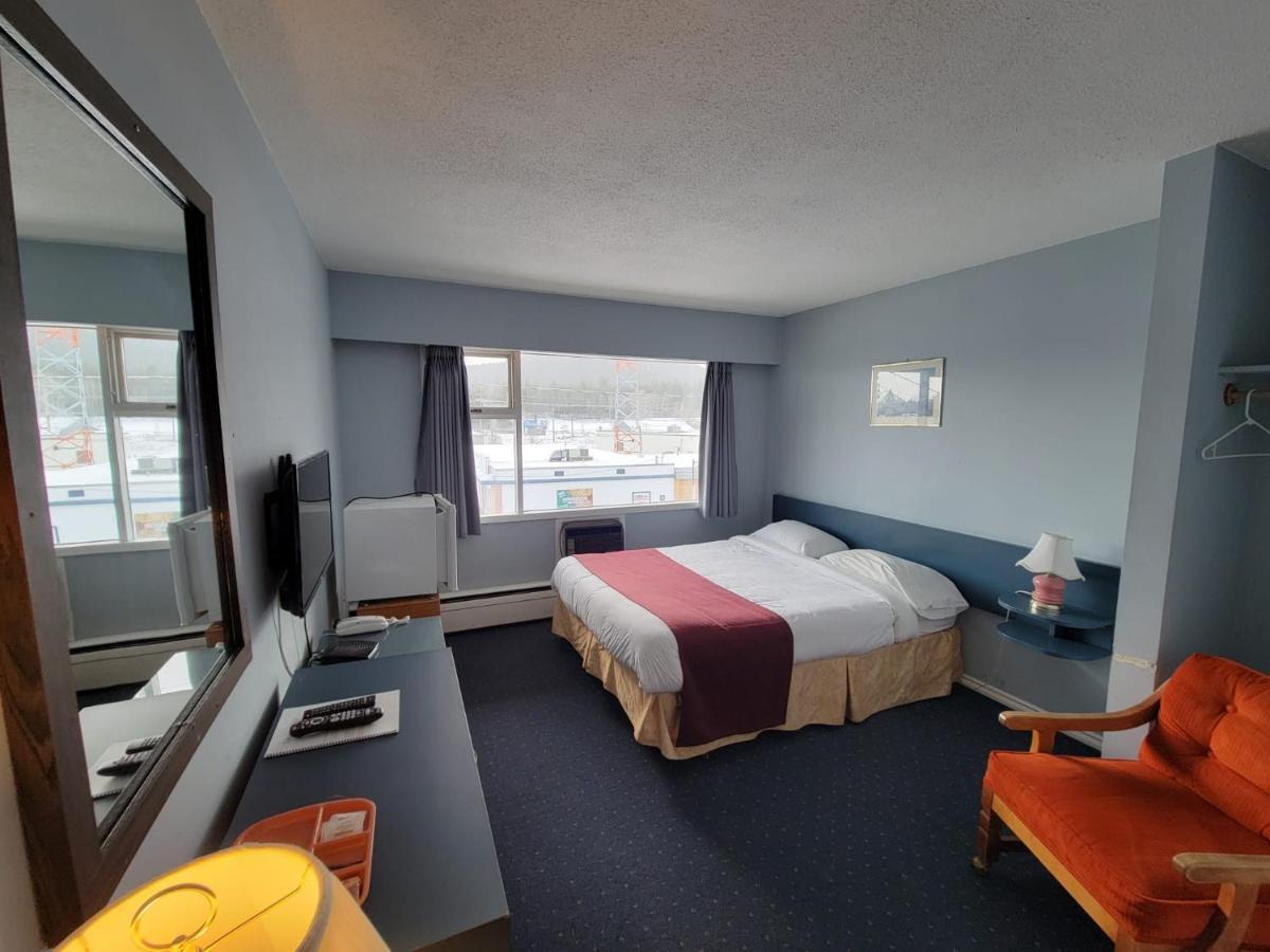 Lakewood Inn 100 Mile House 외부 사진
