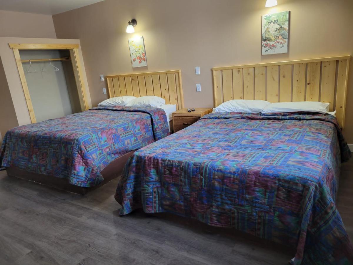 Lakewood Inn 100 Mile House 외부 사진