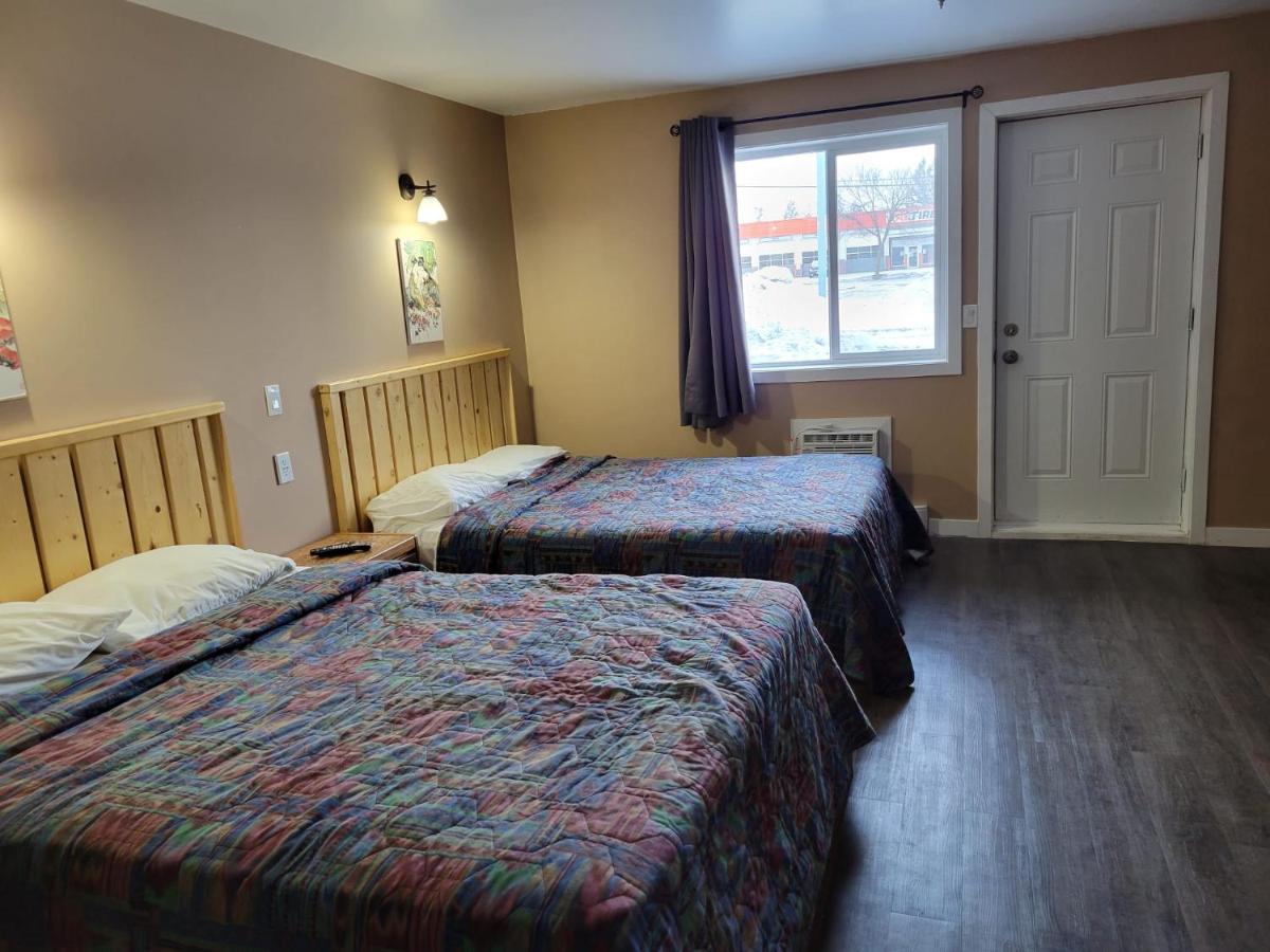 Lakewood Inn 100 Mile House 외부 사진
