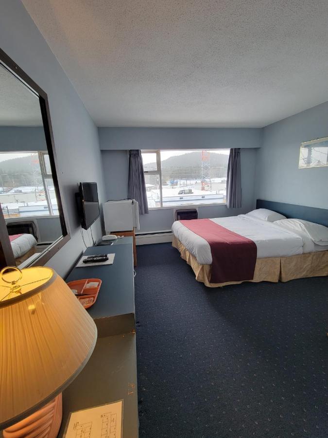 Lakewood Inn 100 Mile House 외부 사진