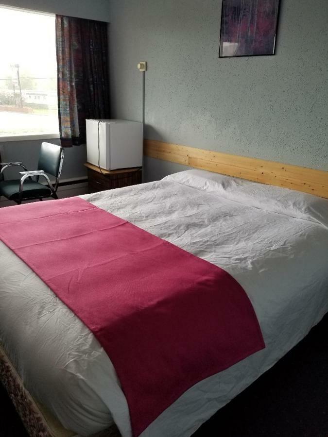 Lakewood Inn 100 Mile House 외부 사진