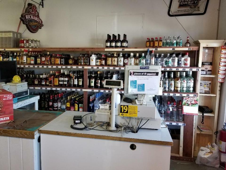 Lakewood Inn 100 Mile House 외부 사진
