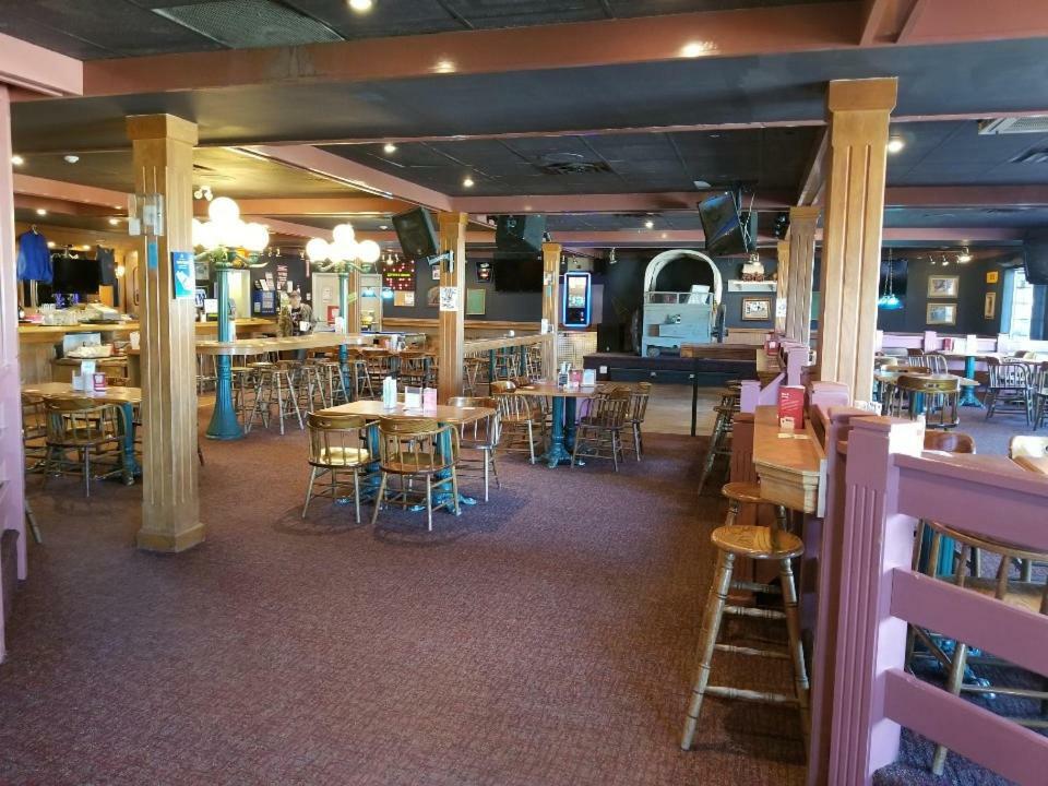 Lakewood Inn 100 Mile House 외부 사진